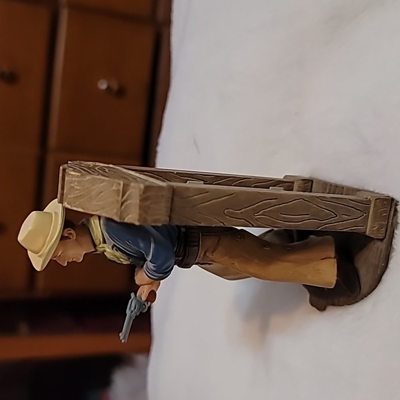 John Wayne Figurine from 2009 Carelton Cards - Picture 4 of 7